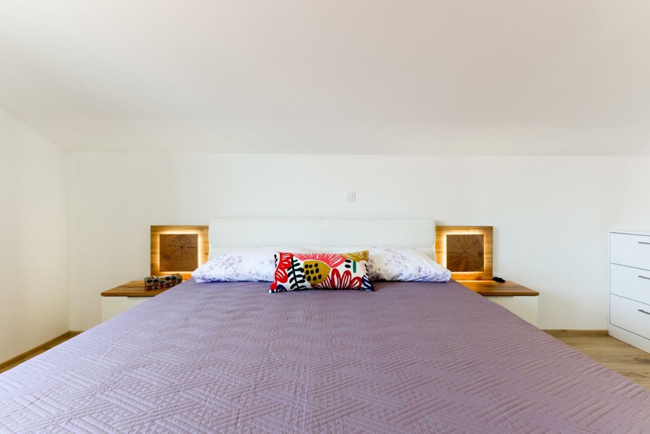 Apartmani Bosa ザダル エクステリア 写真
